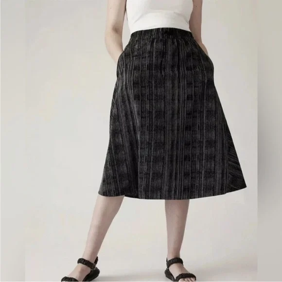 NWT ATHLETA Arrival Skirt Pull On Midi in Amara Stripe Black - Picture 2 of 3
